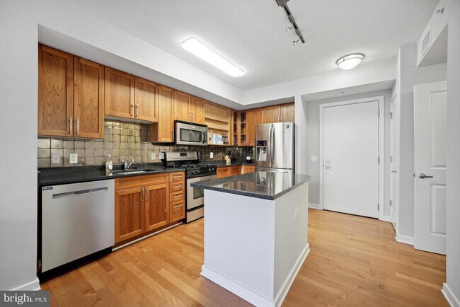 Building Photo - 475 K St NW