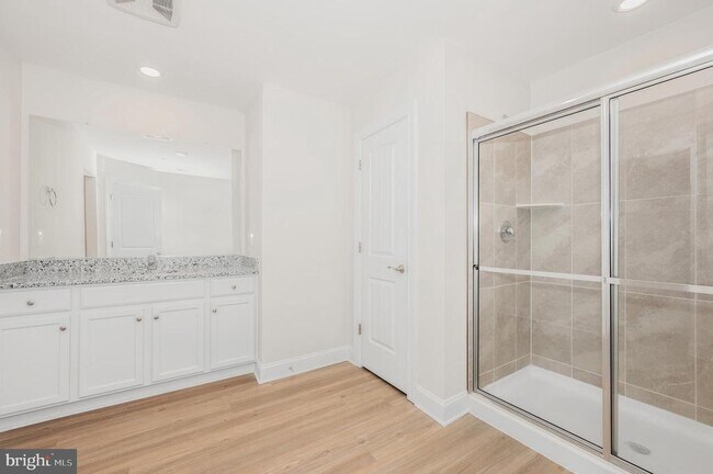 Building Photo - 9962 Roulette Dr