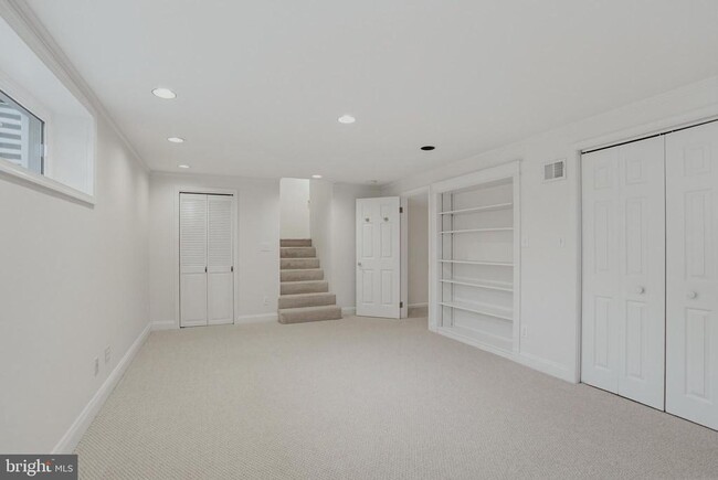 Building Photo - 7607 Maryknoll Ave