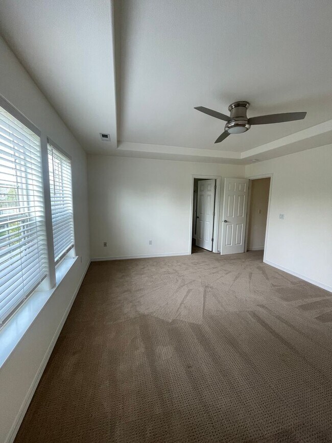 Building Photo - 2 Story Townhouse in Bend