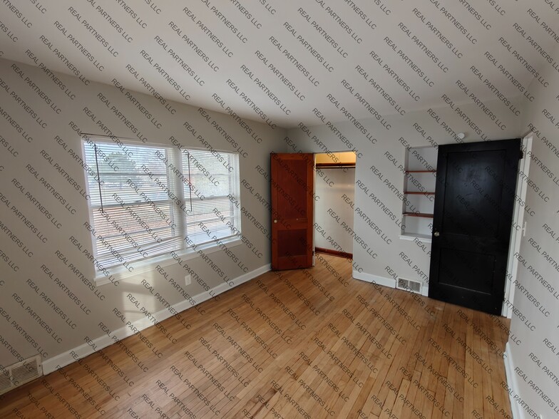 Building Photo - 417 W 14th St