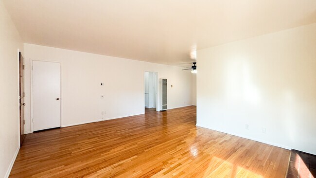 Building Photo - 4107 Don Tomaso Dr