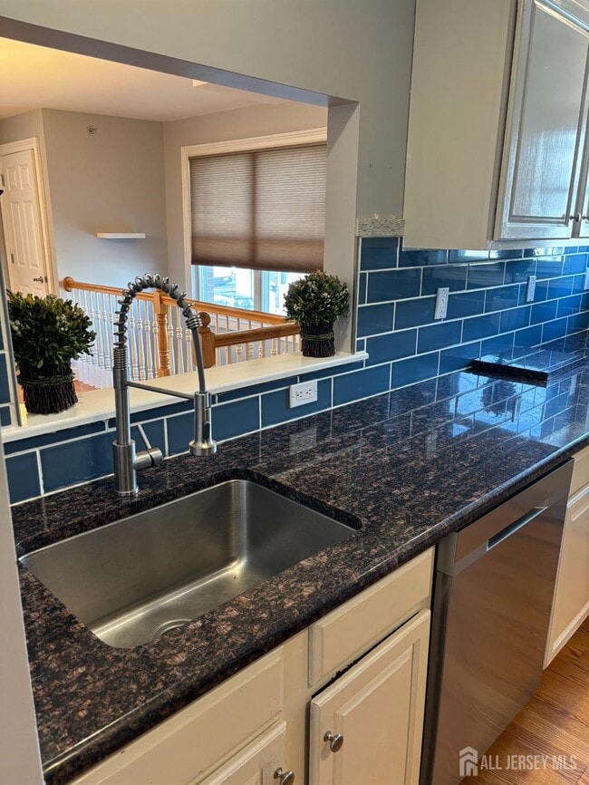 Building Photo - 112 N Broadway