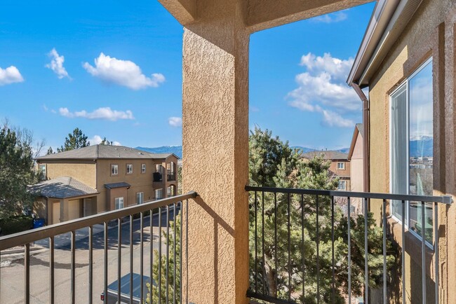 Building Photo - Immaculate 2 Bed 2 Bath Condo with Pikes Peak Views in D49!!!