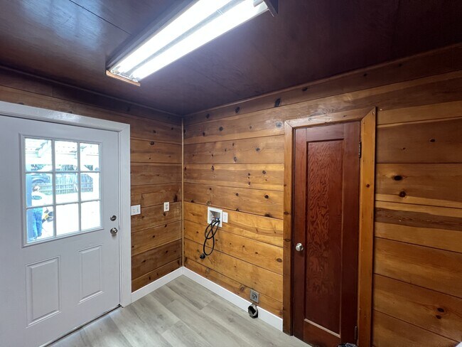 Building Photo - 540 Tangent St