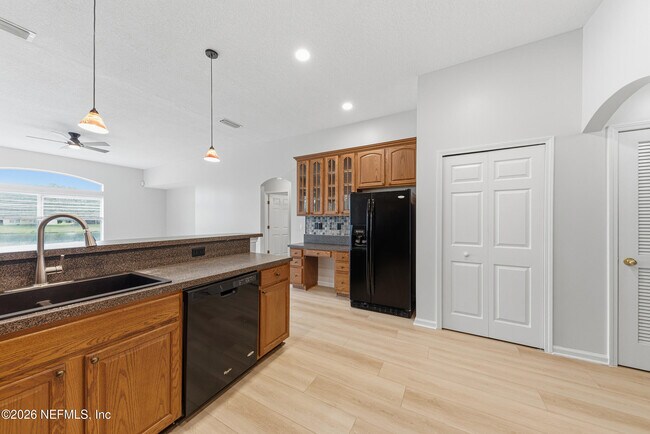 Building Photo - 13844 Fish Eagle Dr W