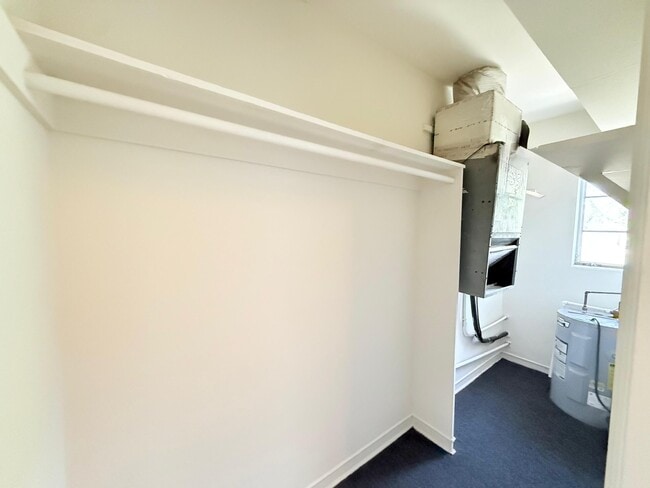 Building Photo - 530 58th St