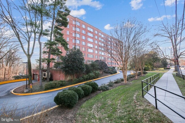 Building Photo - 4200 Cathedral Ave NW