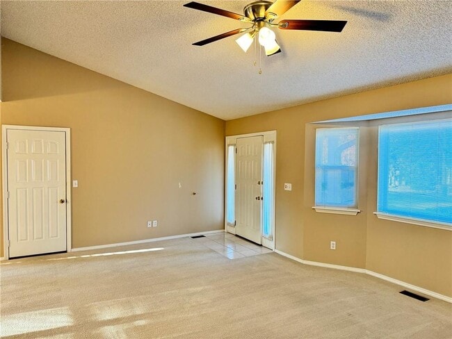 Building Photo - 6 Melbourn Dr