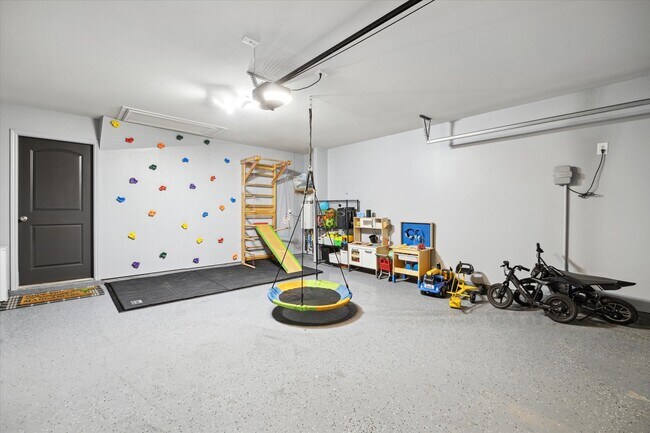 Building Photo - 9833 Gln Brk Ln