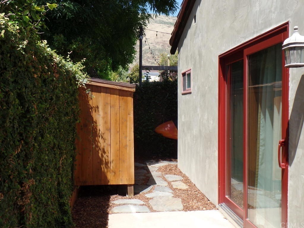 Outside - 288 Windward Ave