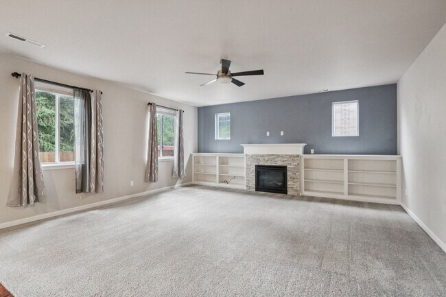 Building Photo - Well maintained 4-Bedroom 2.5 bath Graham home w/ Multiple Living Areas