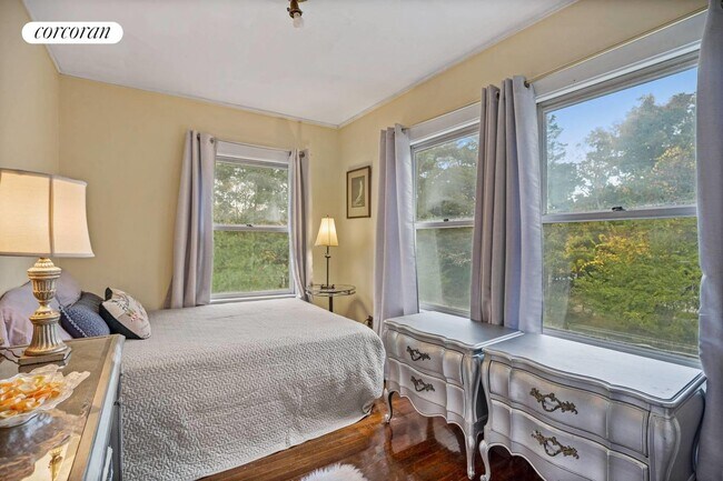 Building Photo - 2976 Noyack Rd