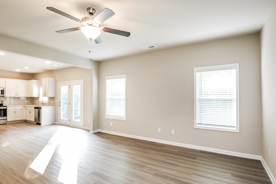 Building Photo - 3319 Alder Ct