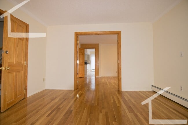 Building Photo - 149 Thorndike St