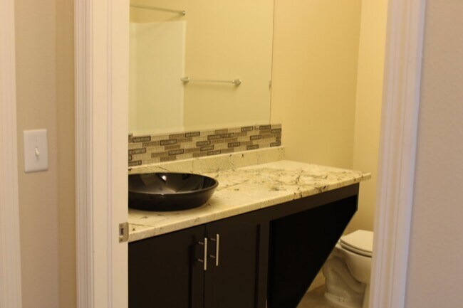 Building Photo - "Stunning 3 Bed/2 Bath Home with Lake View...