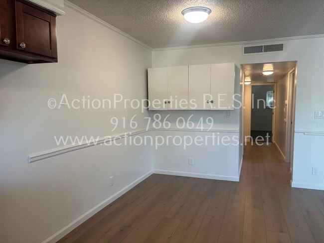 Building Photo - Move In Special $500.00 off 1st Mo Rent: C...