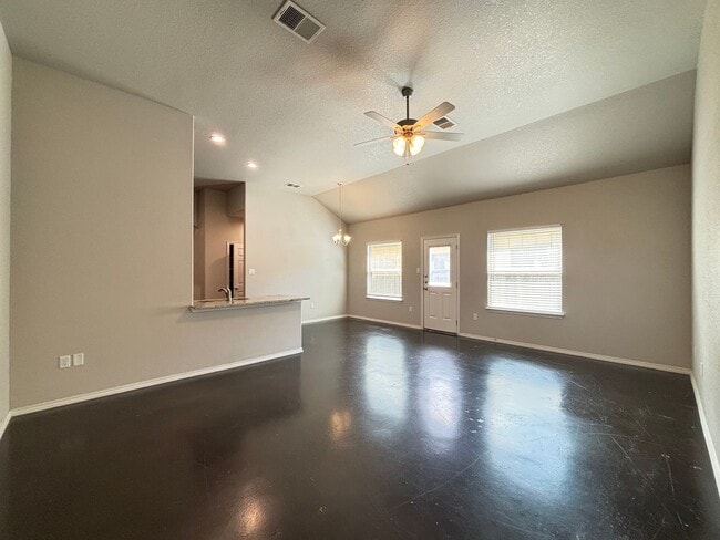 Building Photo - Luxury Duplex in Seguin with 3-bed, 2-bath...