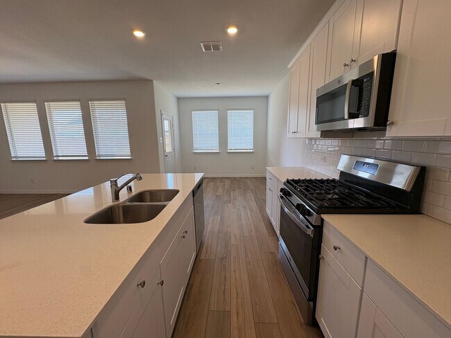 Building Photo - Cute Newer 3-2-2 Princeton!