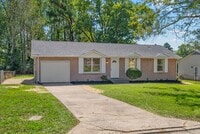 Building Photo - Close to Ft. Campbell! Renovated 3 Bed 2 Bath Home!