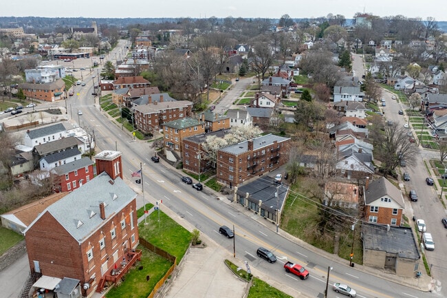 Building Photo - 5132-5136 Montgomery Rd