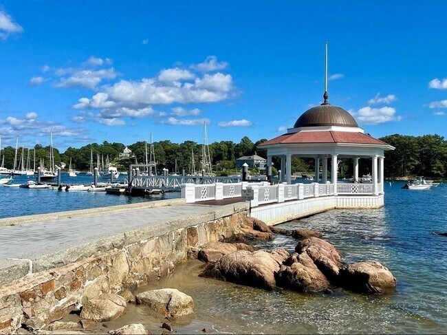 Building Photo - 1 School St