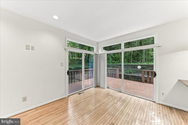 Building Photo - 400 Wooded Way