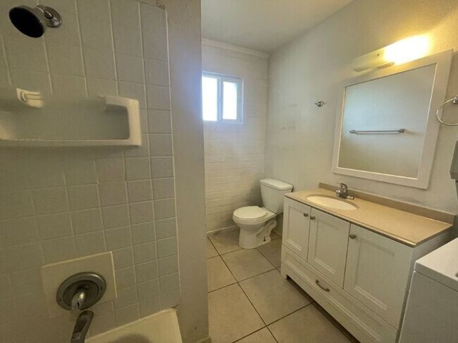 Building Photo - 4821 E Willetta St