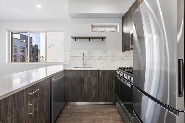 Building Photo - 917 N 15th St