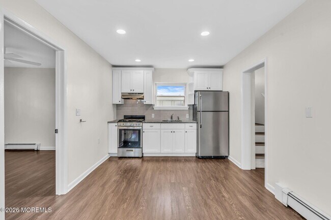 Building Photo - 1411 3rd Ave