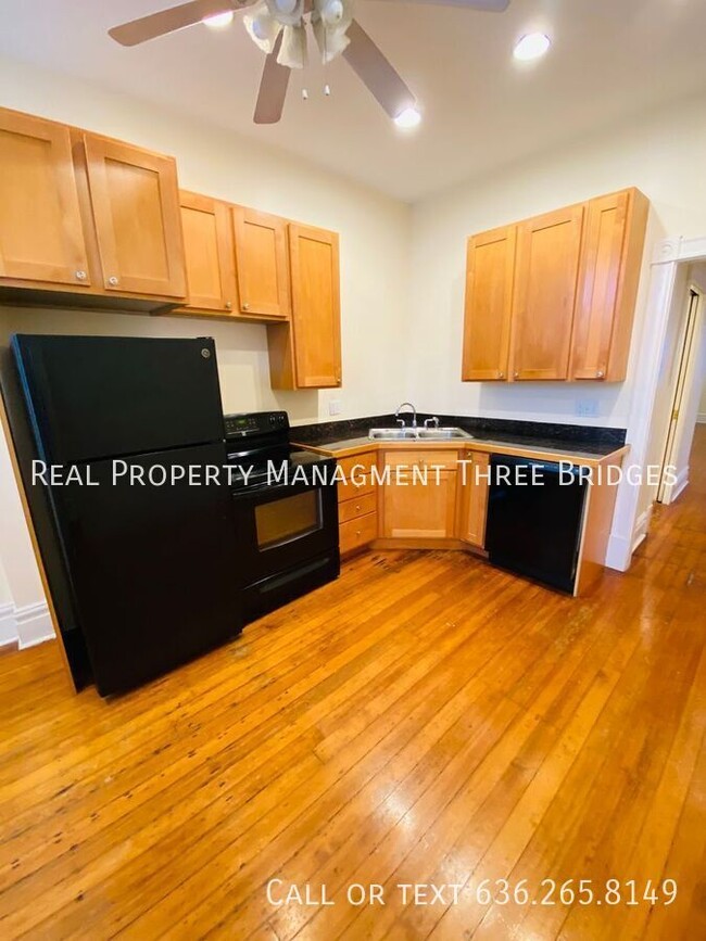 Building Photo - Soulard 2-Bedroom Upstairs Apartment