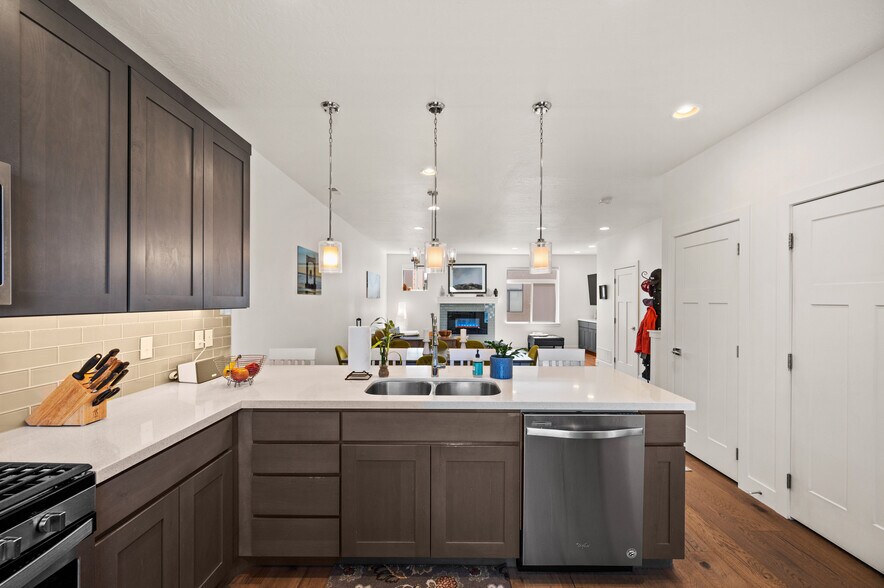 Main Floor - 1421 E Komenda Way