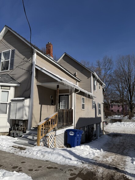 Building Photo - 30 School St