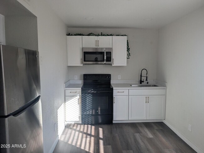 Building Photo - 7160 N 53rd Ave