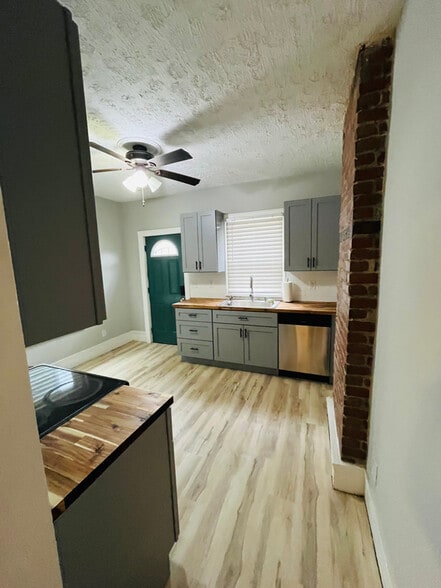 Building Photo - 666 S 22nd St