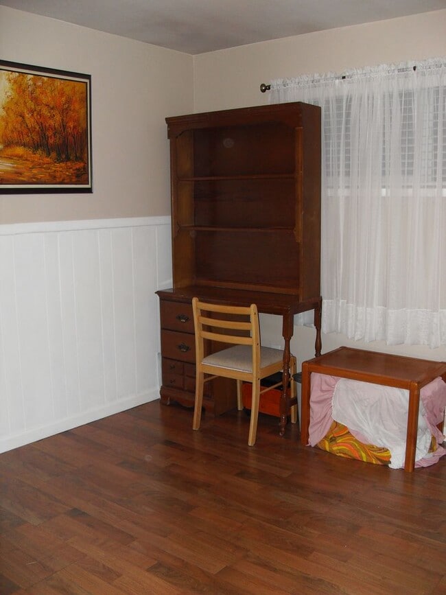 Building Photo - West-Flagstaff 4bd/2ba House Near NAU & CCC -Students & Pets OK!! Avail. July 10th!
