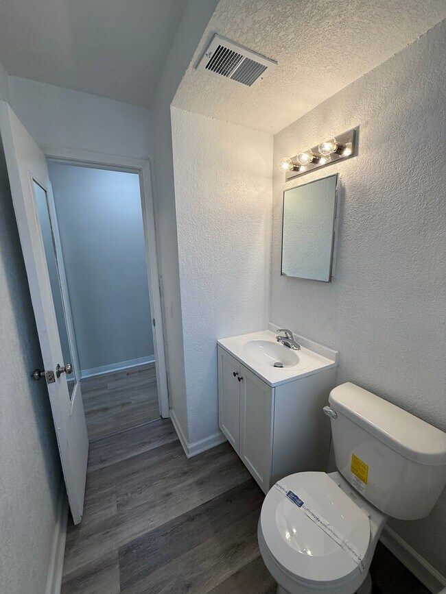 Building Photo - 2606 E Hennepin Ave