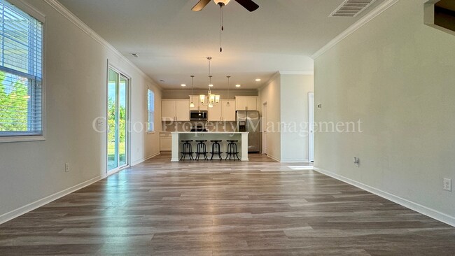 Building Photo - 473 Esthwaite Dr SE