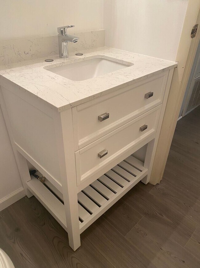 Building Photo - Waterfront 3 bedroom 2 bath