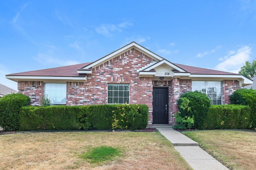 Primary Photo - 208 Rosewood Ln