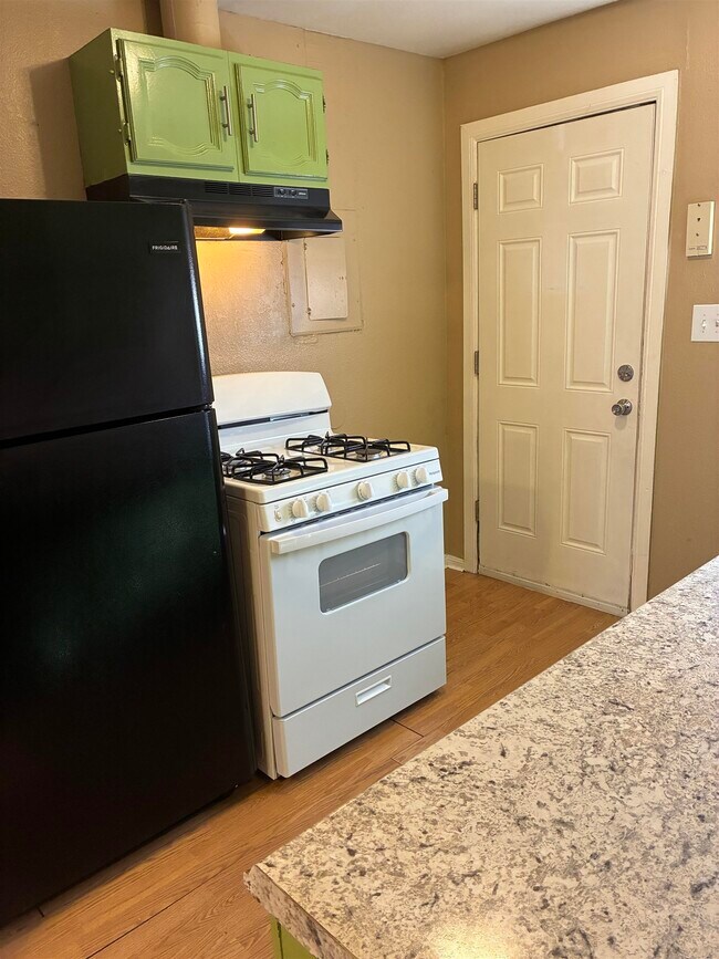 Building Photo - 800 S Vandeveer St