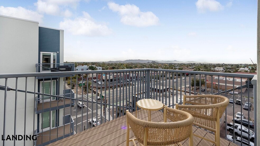 Building Photo - 707 S Farmer Ave