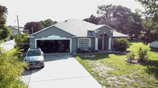 Building Photo - 1834 SW Gemini Ln