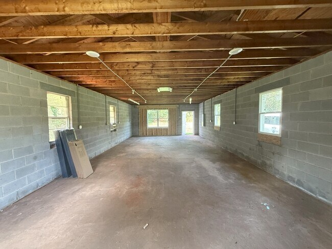 Building Photo - 12 Hollis St