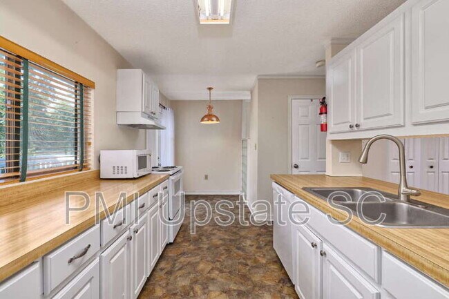 Building Photo - 98 Topsail Ct