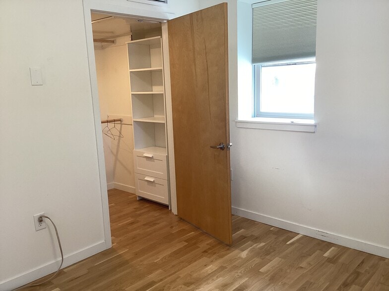 Building Photo - 2835 W Parkside Pl