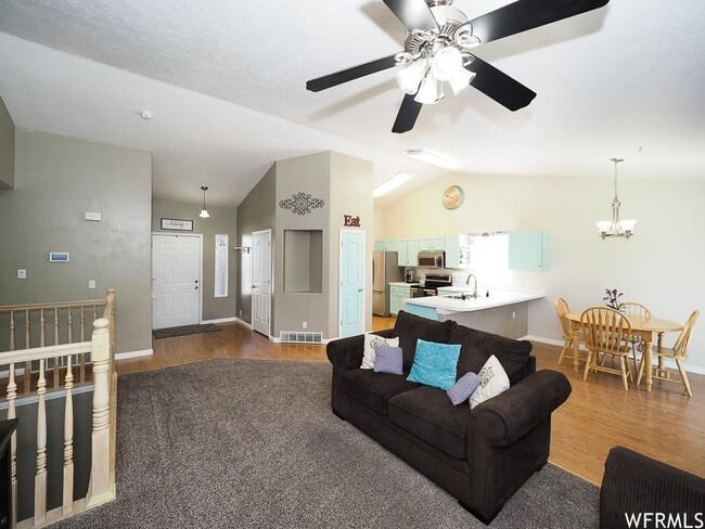 Building Photo - Spacious Rambler w attached 2 car garage!