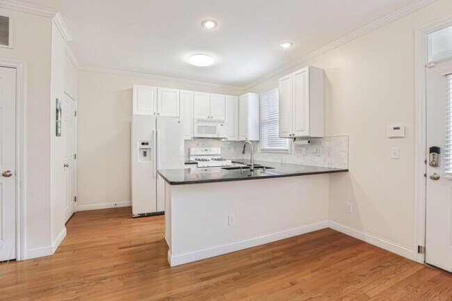 Building Photo - 319 W 2nd Ave