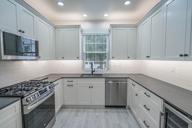 Building Photo - Woodland 3 Bedroom Home for Rent in Valencia!