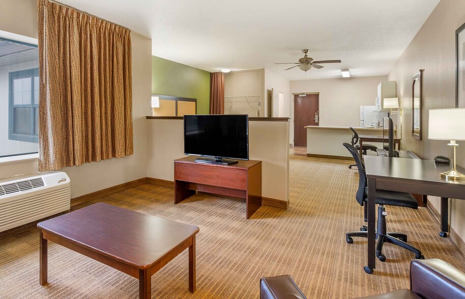 Building Photo - Furnished Studio-Chicago - Lisle